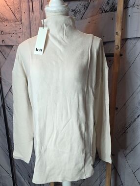 LETT Womans Palma Ribbed Mock Neck Top